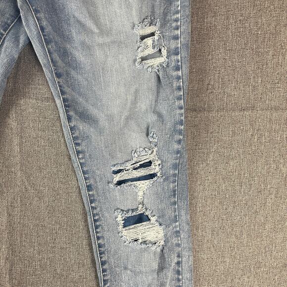 Arizona Jeans Womens 11 Light Wash Blue Distressed Thrashed Holes - Picture 3 of 12